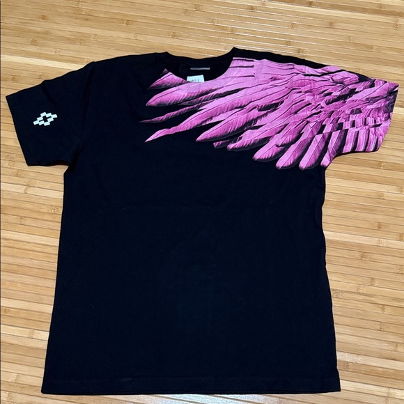 NEW Marcelo Burlon Black T-Shirt with Pink Wing Design - Picture 1 of 6